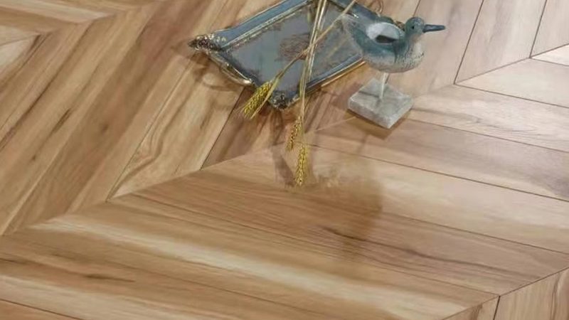 SPC地板对自流平平整度的要求较高，具体来说：